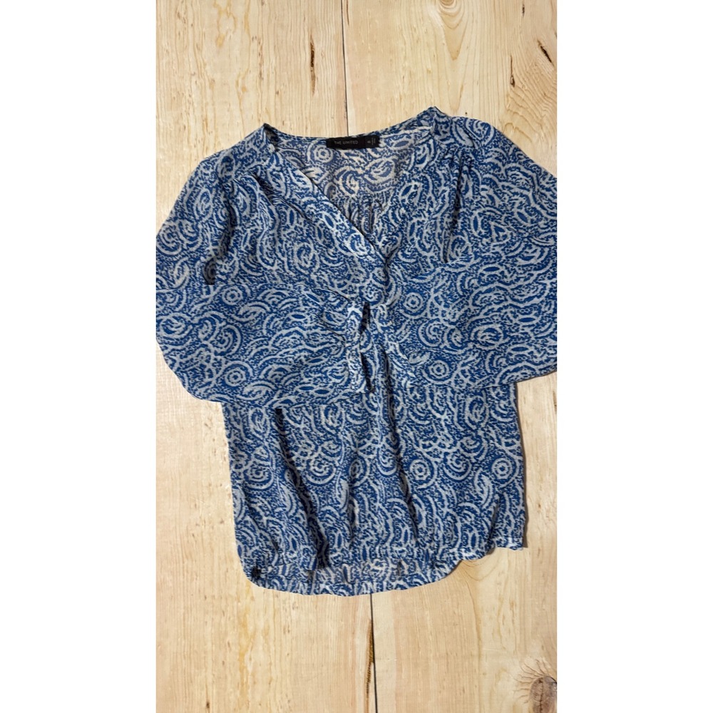 The Limited Womens XS Blue Cream Paisley V-Neck 3/4 Sleeve Sheer Blouse Top